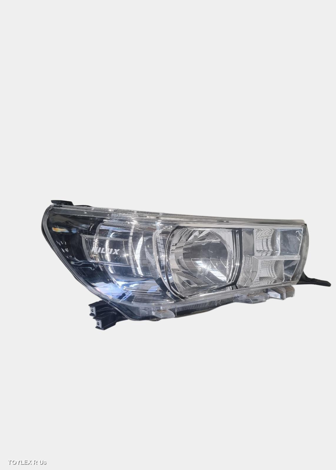 TOYOTA HILUX 2018 Right Headlamp W/ HALOGEN TYPE