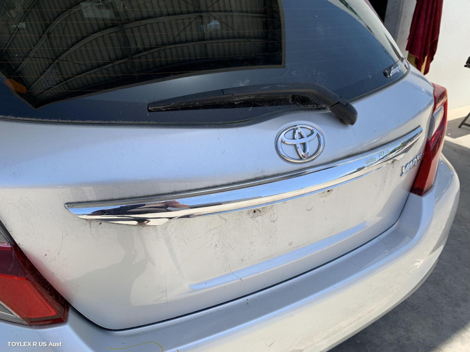 TOYOTA YARIS 2016 Rear Garnish LIFTGATE GARNISH (CENTRE), NCP13#