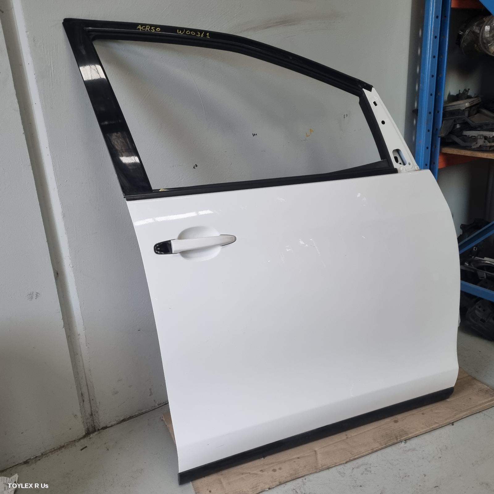 TOYOTA TARAGO 2014 Right Front Door ACR50R