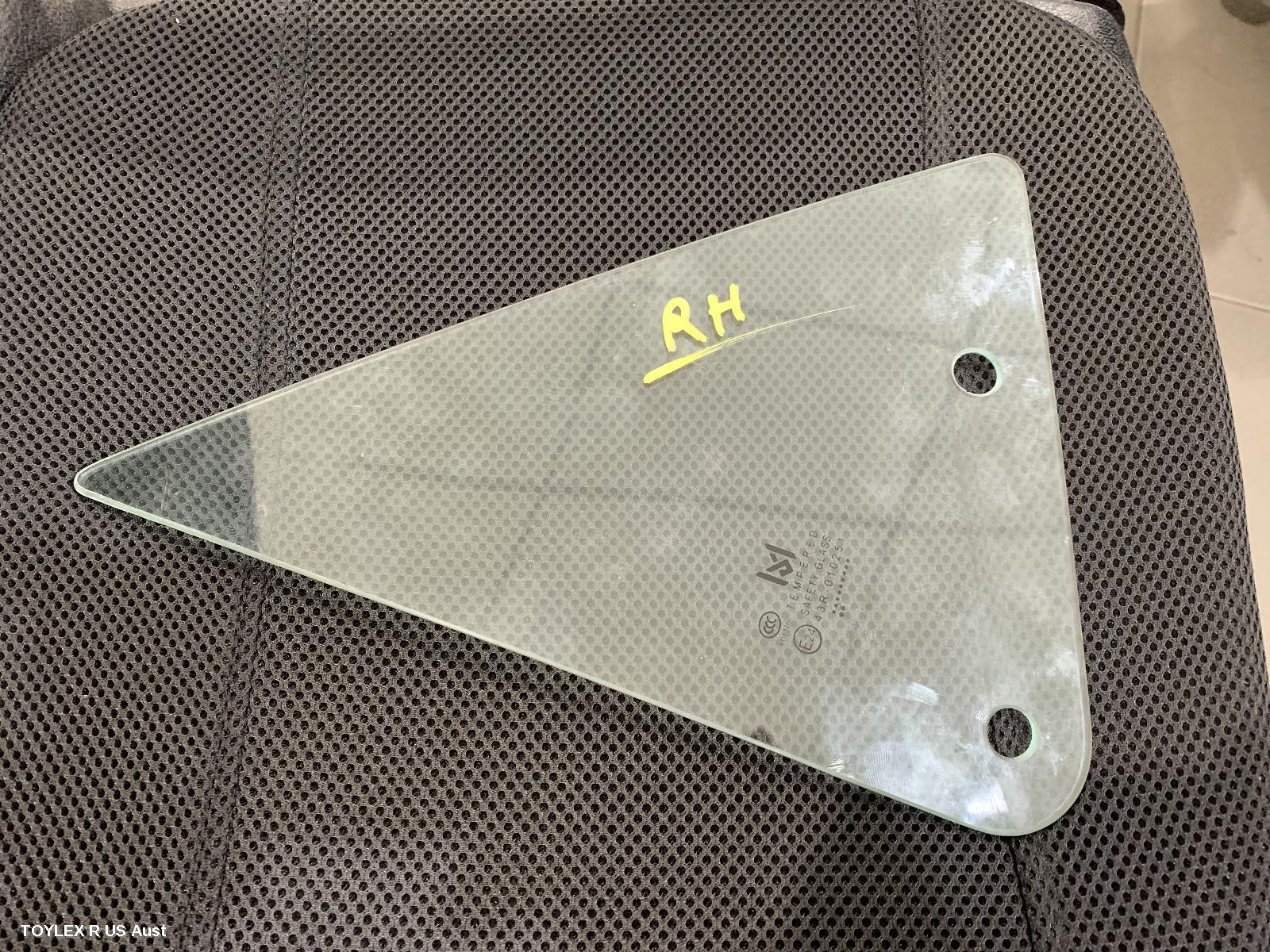 TOYOTA 86 2015 Right Front 1/4 Door Glass ZN6