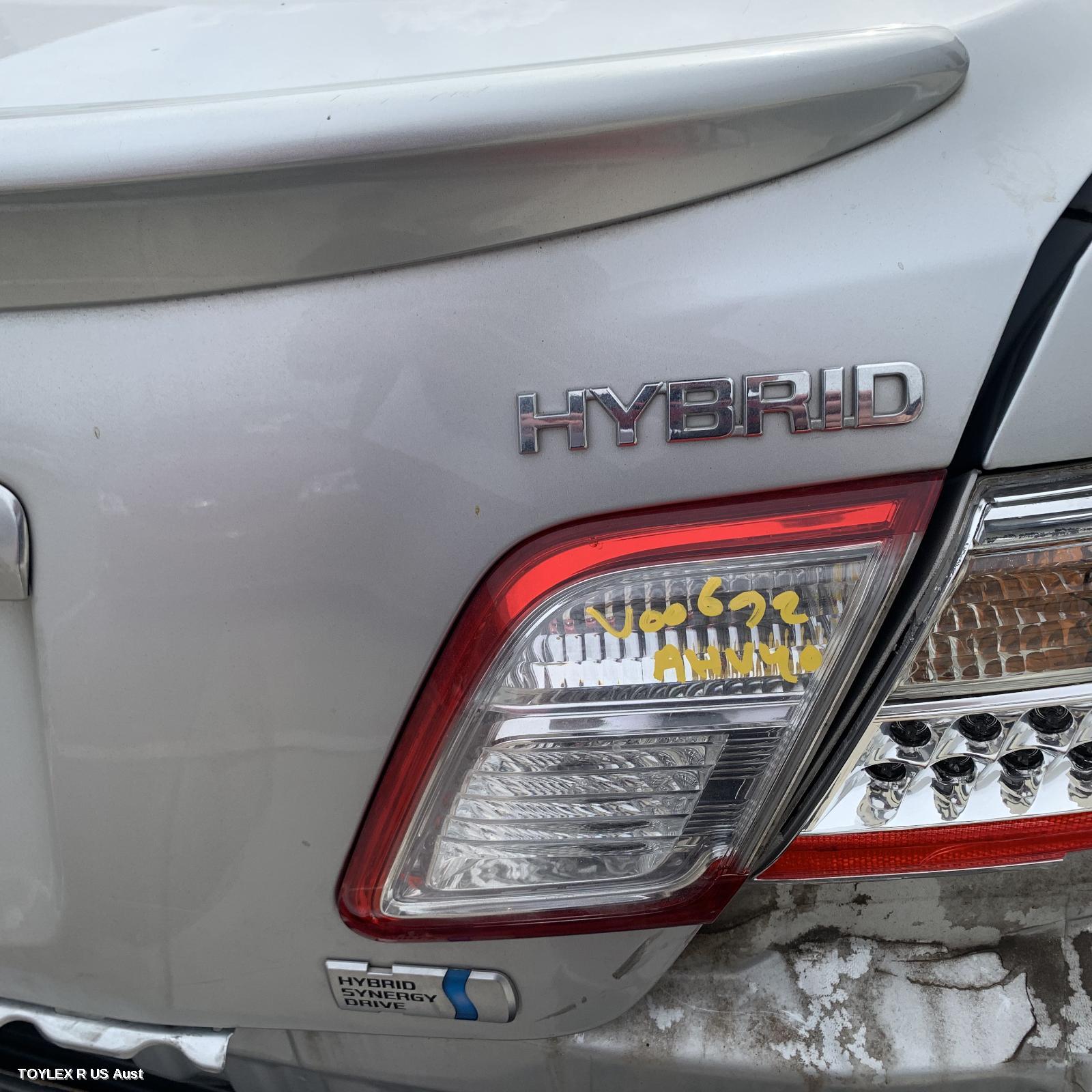 TOYOTA CAMRY 2010 Rear Garnish BOOTLID LAMP (RH SIDE), HYBRID, LED TYPE, AHV40