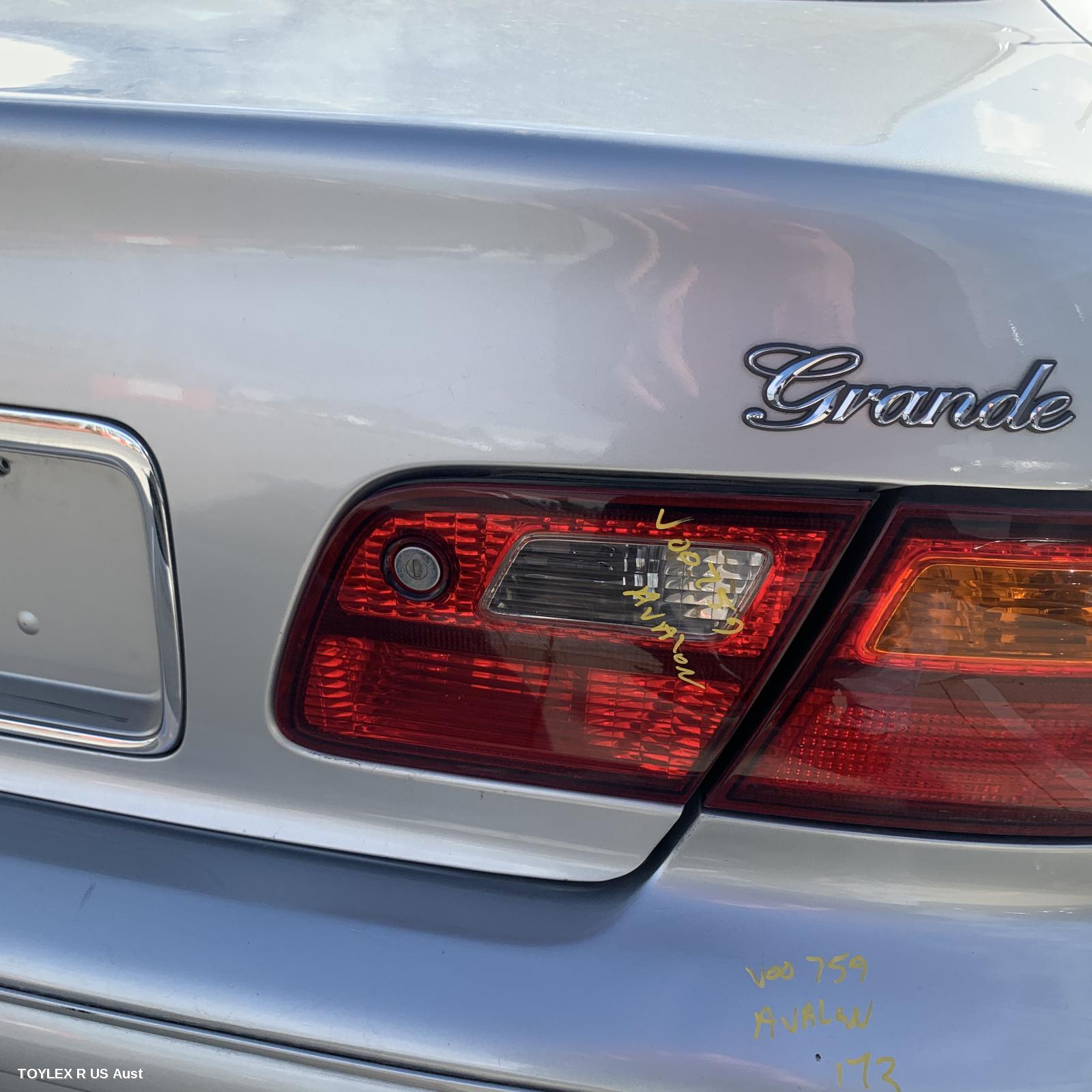 TOYOTA AVALON 2002 Rear Garnish BOOTLID LAMP (RH SIDE), MCX10R