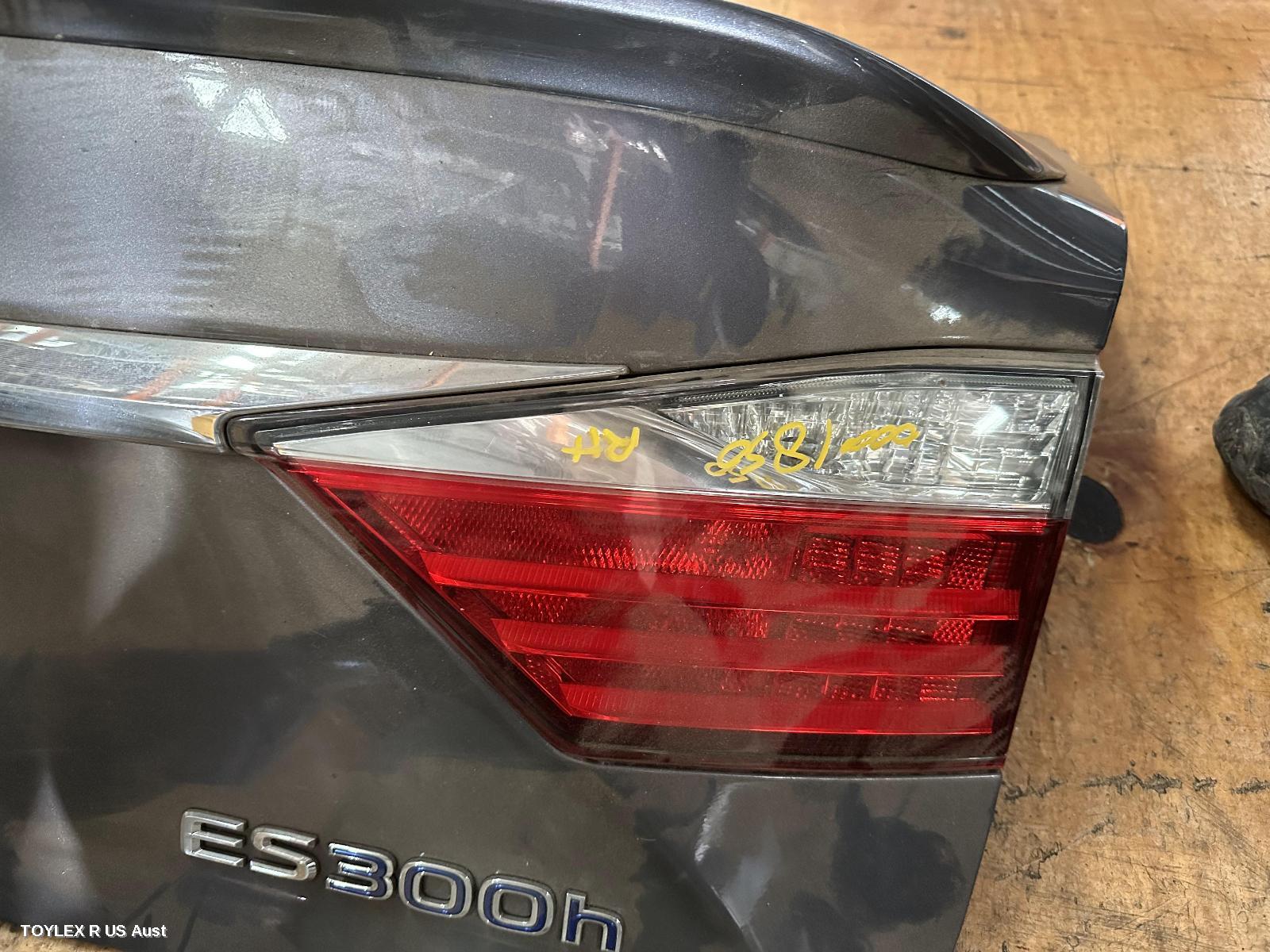 LEXUS ES SERIES (13-) 2014 Rear Garnish BOOTLID LAMP (RH SIDE), AVV60R/GSV60R