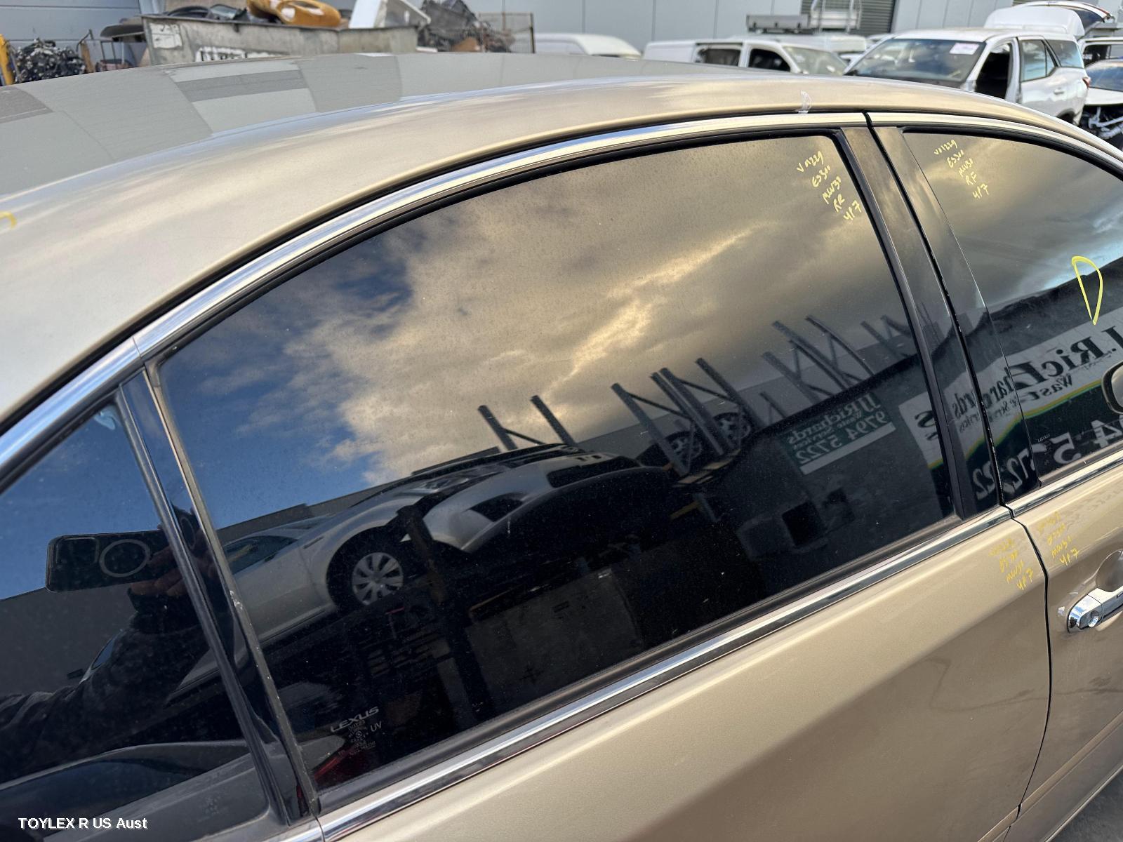 LEXUS ES300 (92-05) 2003 Right Rear Door Window MCV30