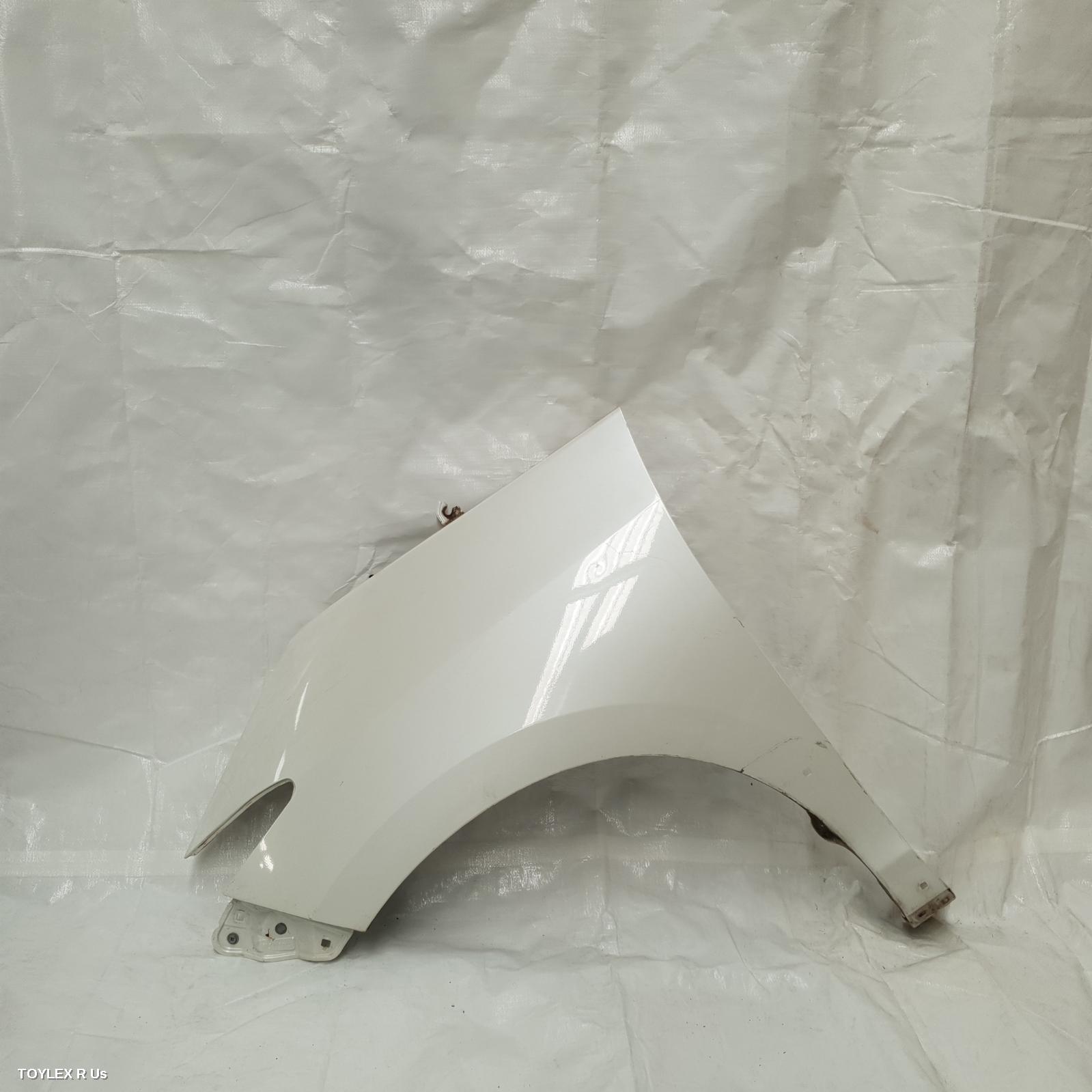 TOYOTA ESTIMA 2015 Left Guard XR50, AERAS, W/ MOULD TYPE, 05-19 (IMPORT)