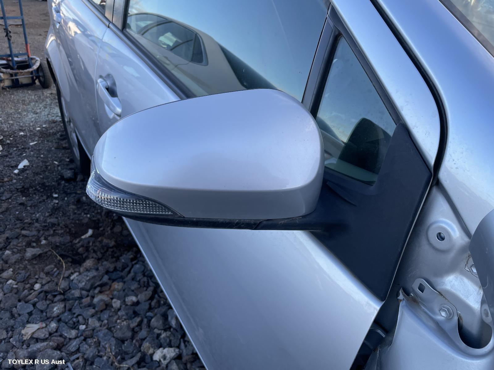 TOYOTA PRIUS 2012 Right Door Mirror NHP10R, PRIUS C, POWER FOLDING TYPE