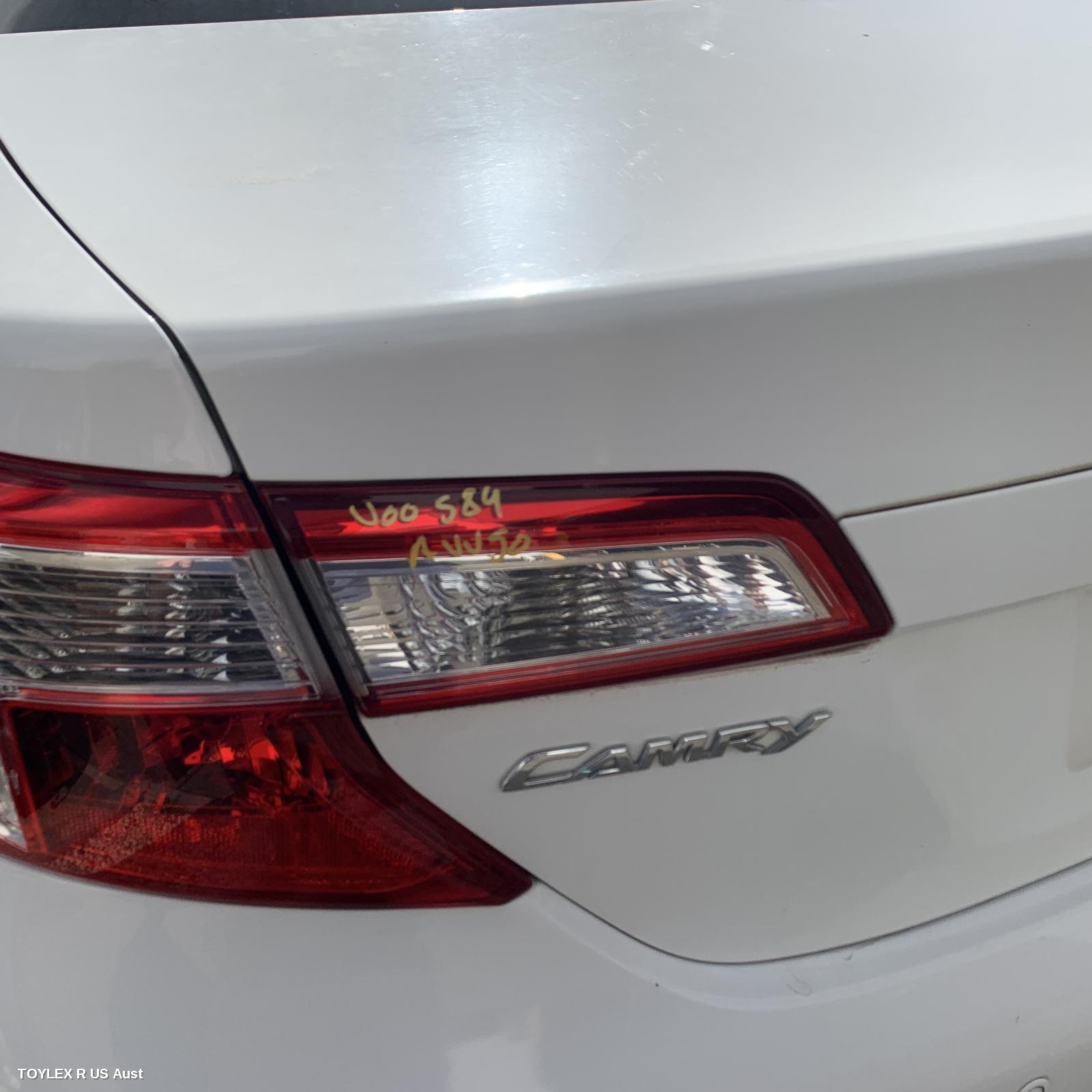 TOYOTA CAMRY 2014 Rear Garnish BOOTLID LAMP (LH SIDE), AVV50, HYBRID