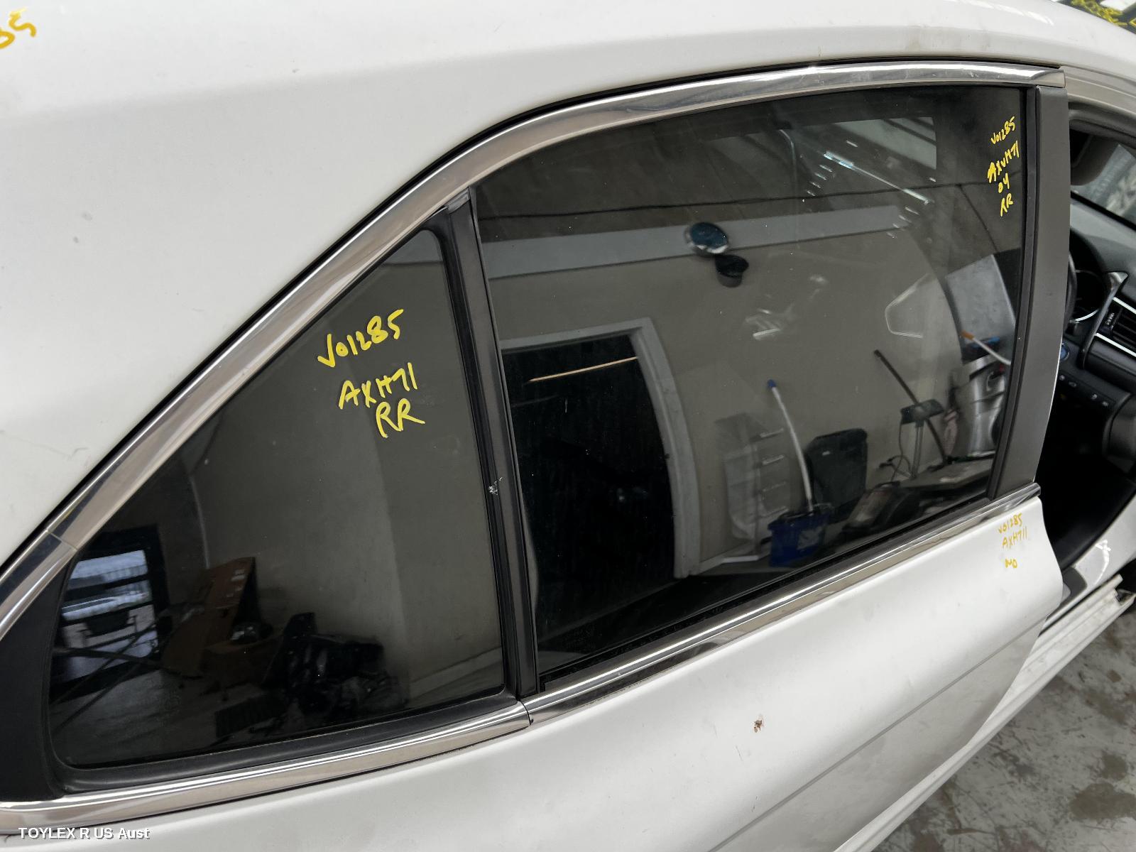 TOYOTA CAMRY 2018 Right Rear Door Window XV70