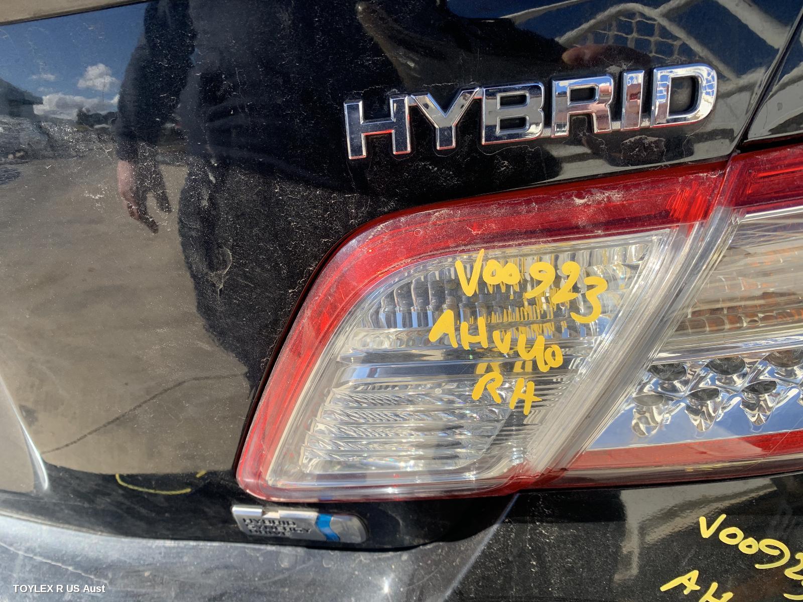 TOYOTA CAMRY 2010 Rear Garnish BOOTLID LAMP (RH SIDE), HYBRID, LED TYPE, AHV40