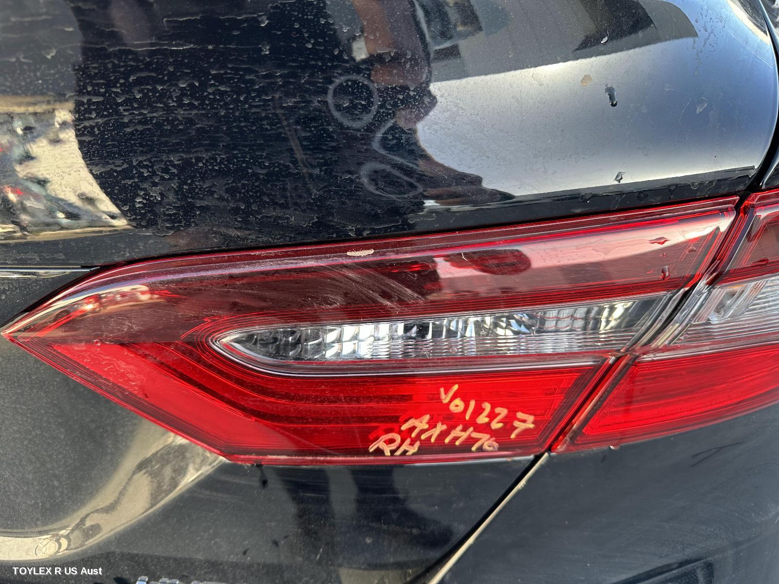 TOYOTA CAMRY 2021 Rear Garnish BOOTLID LAMP (RH SIDE), HALOGEN TYPE, XV70