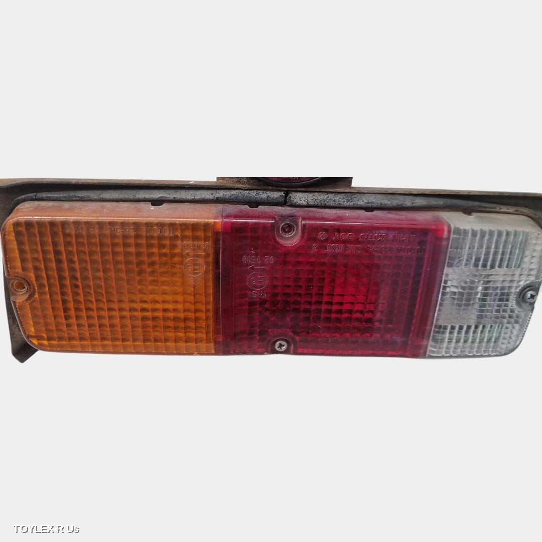 TOYOTA HILUX 2004 Left Taillight TRAY BACK