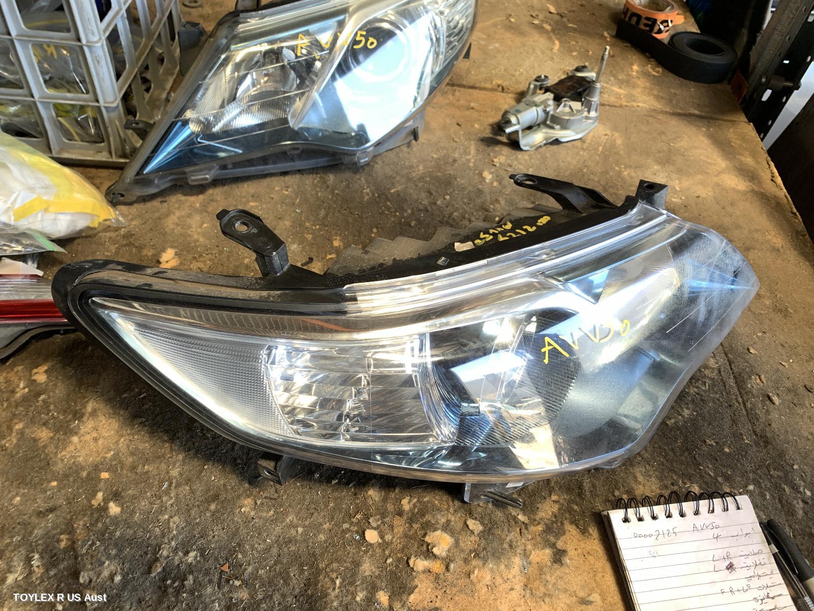 TOYOTA CAMRY 2014 Right Headlamp AVV50, HYBRID, CHROME TYPE
