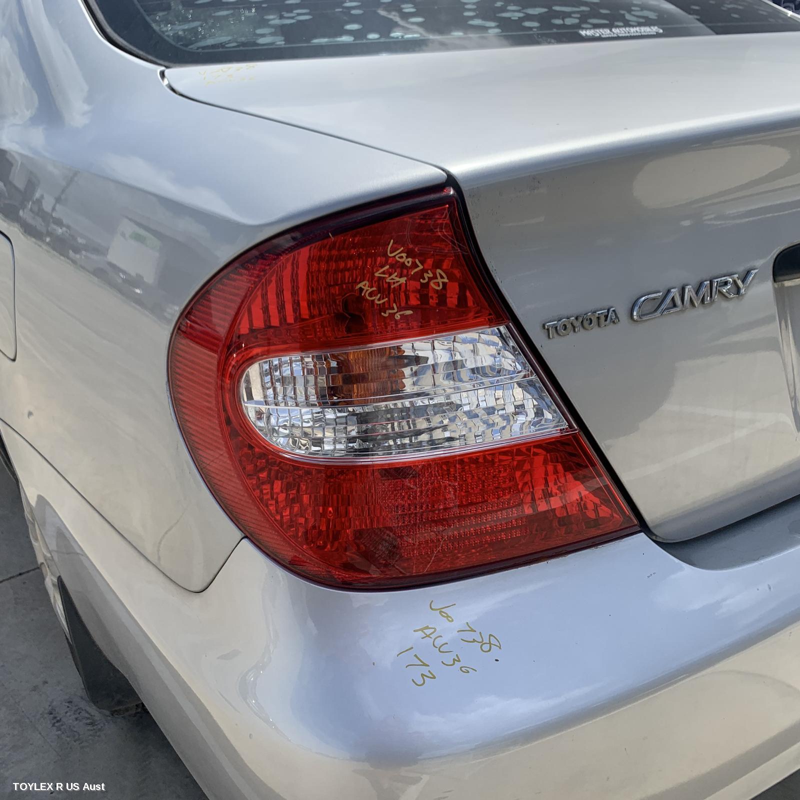 TOYOTA CAMRY 2003 Left Taillight SK36, REVERSE LAMP IN CENTRE