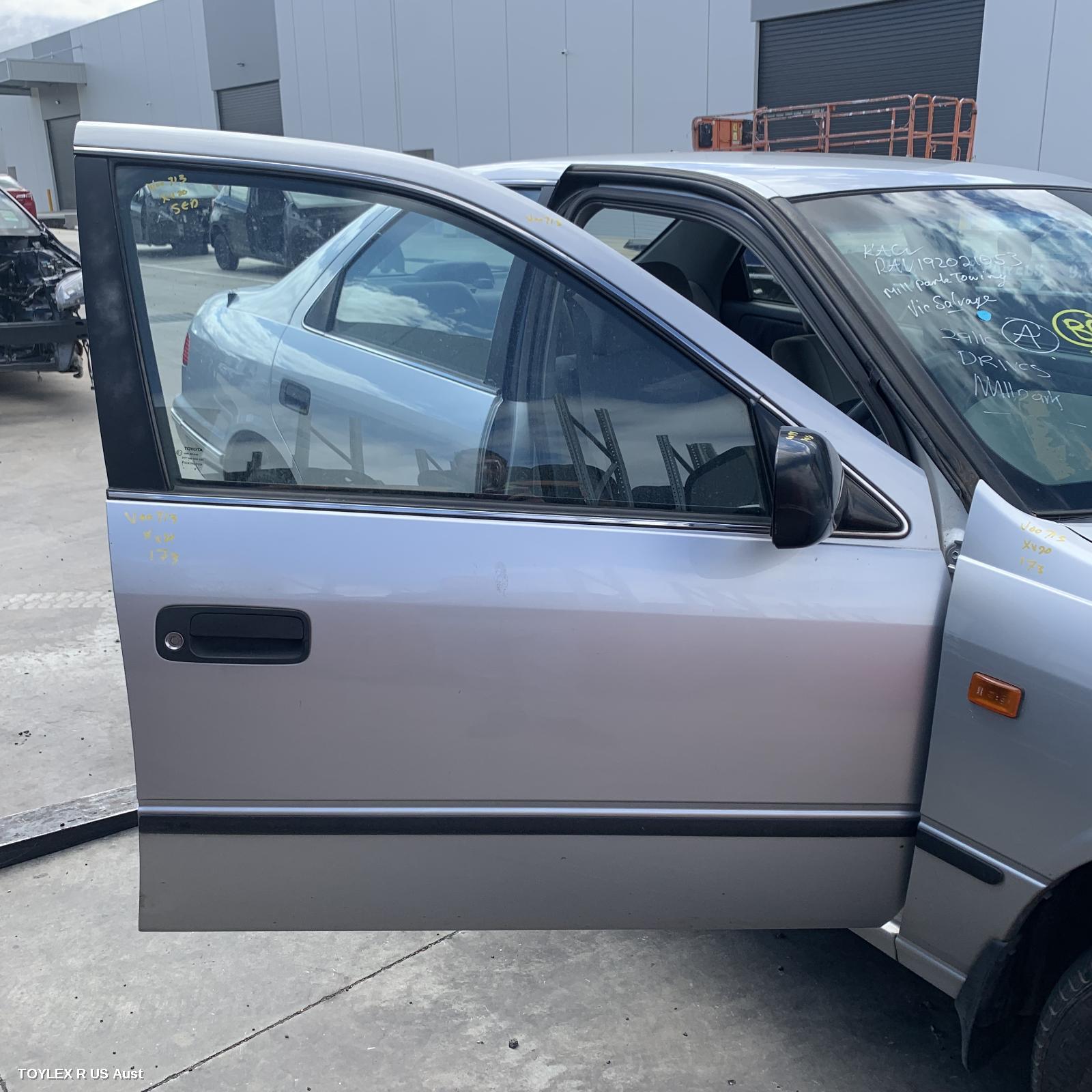 TOYOTA CAMRY 2000 Right Front Door SK20