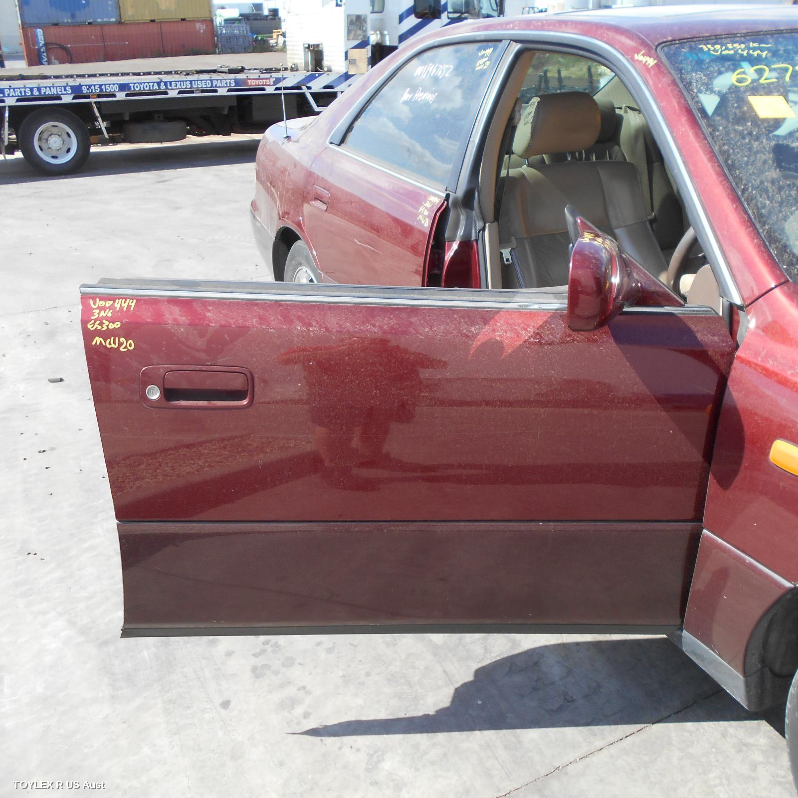 LEXUS ES300 (92-05) 1999 Right Front Door MCV20