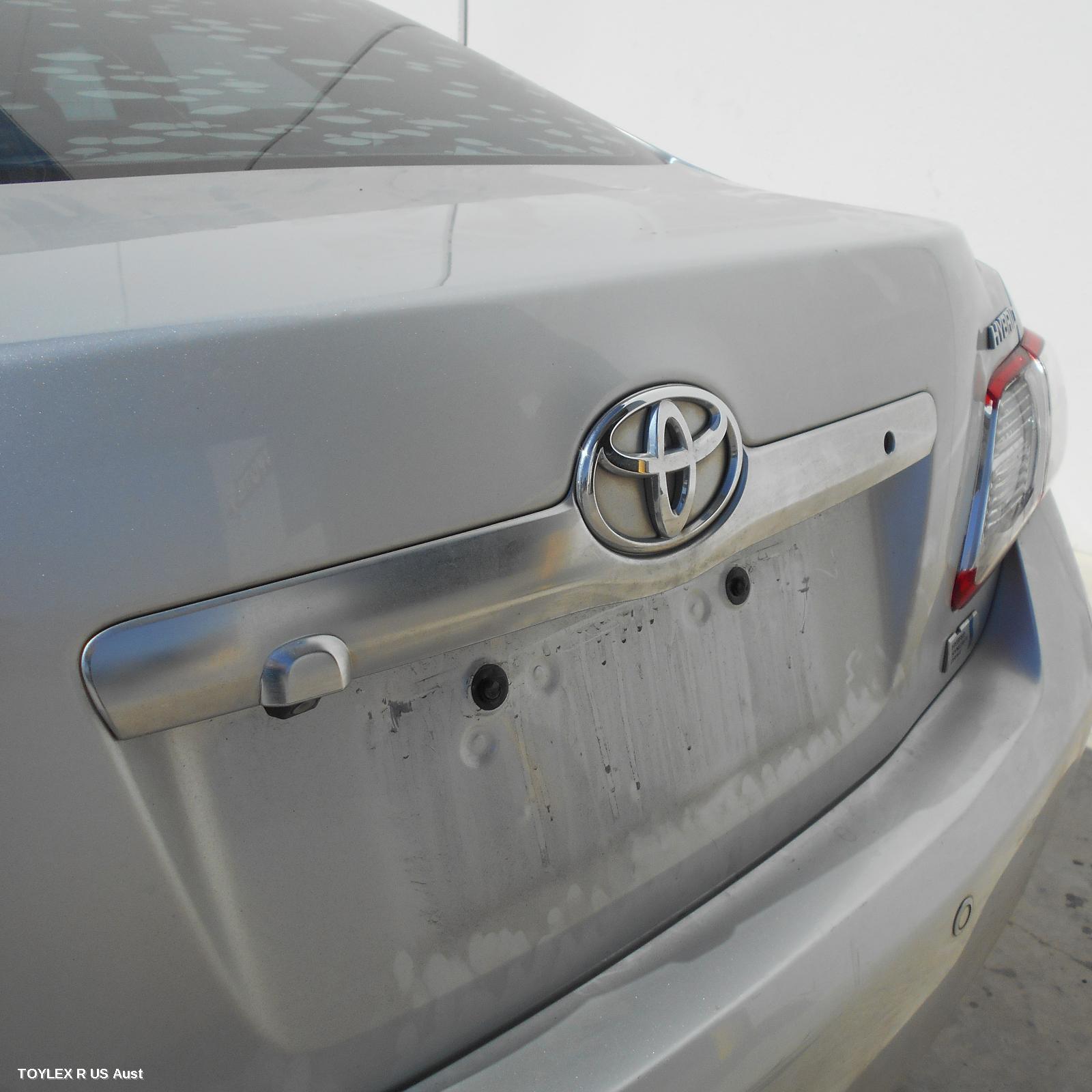 TOYOTA CAMRY 2011 Rear Garnish BOOTLID GARNISH (CENTRE), HYBRID, AHV40