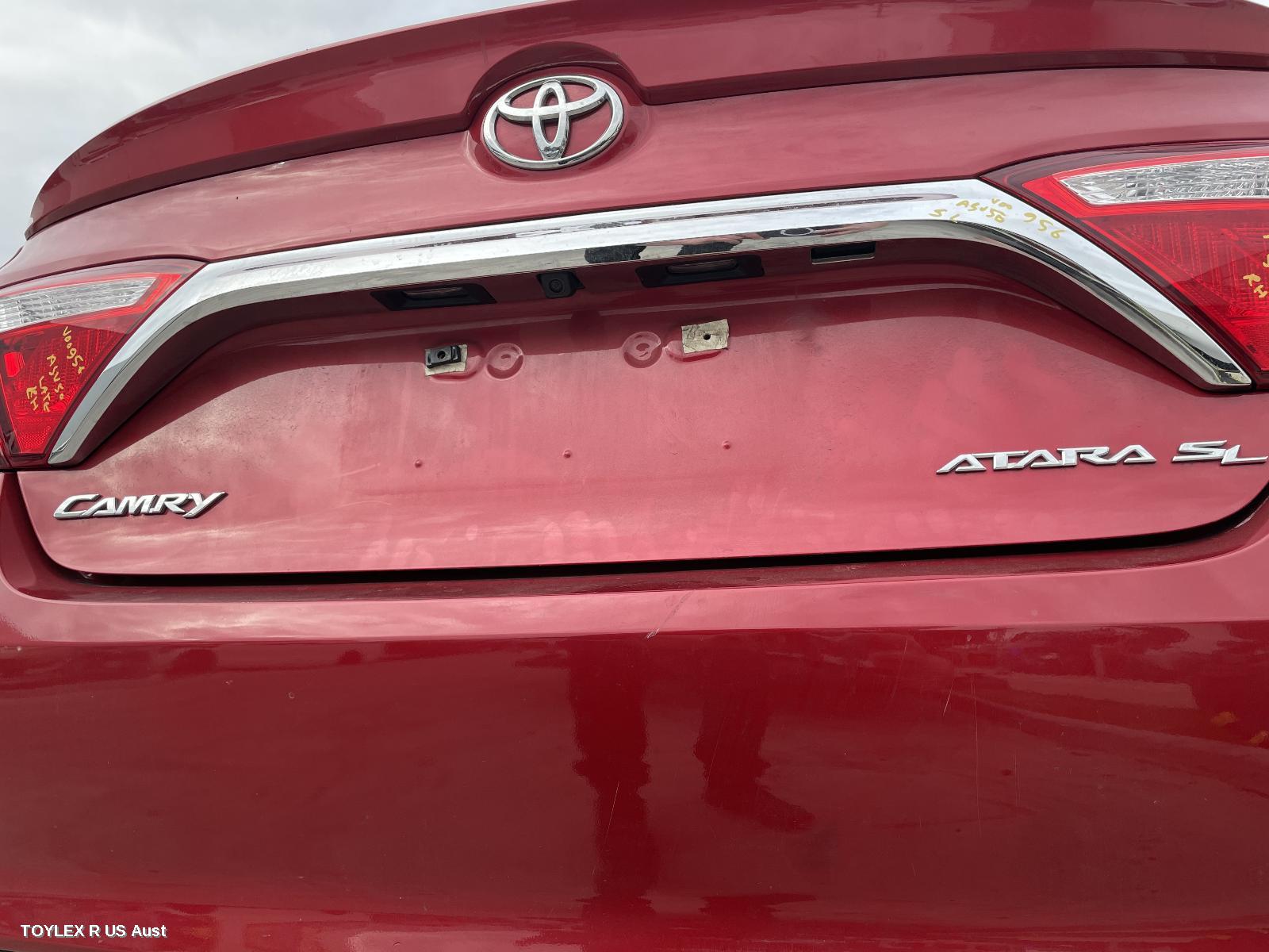 TOYOTA CAMRY 2016 Rear Garnish BOOTLID GARNISH (CENTRE), ASV50/AVV50