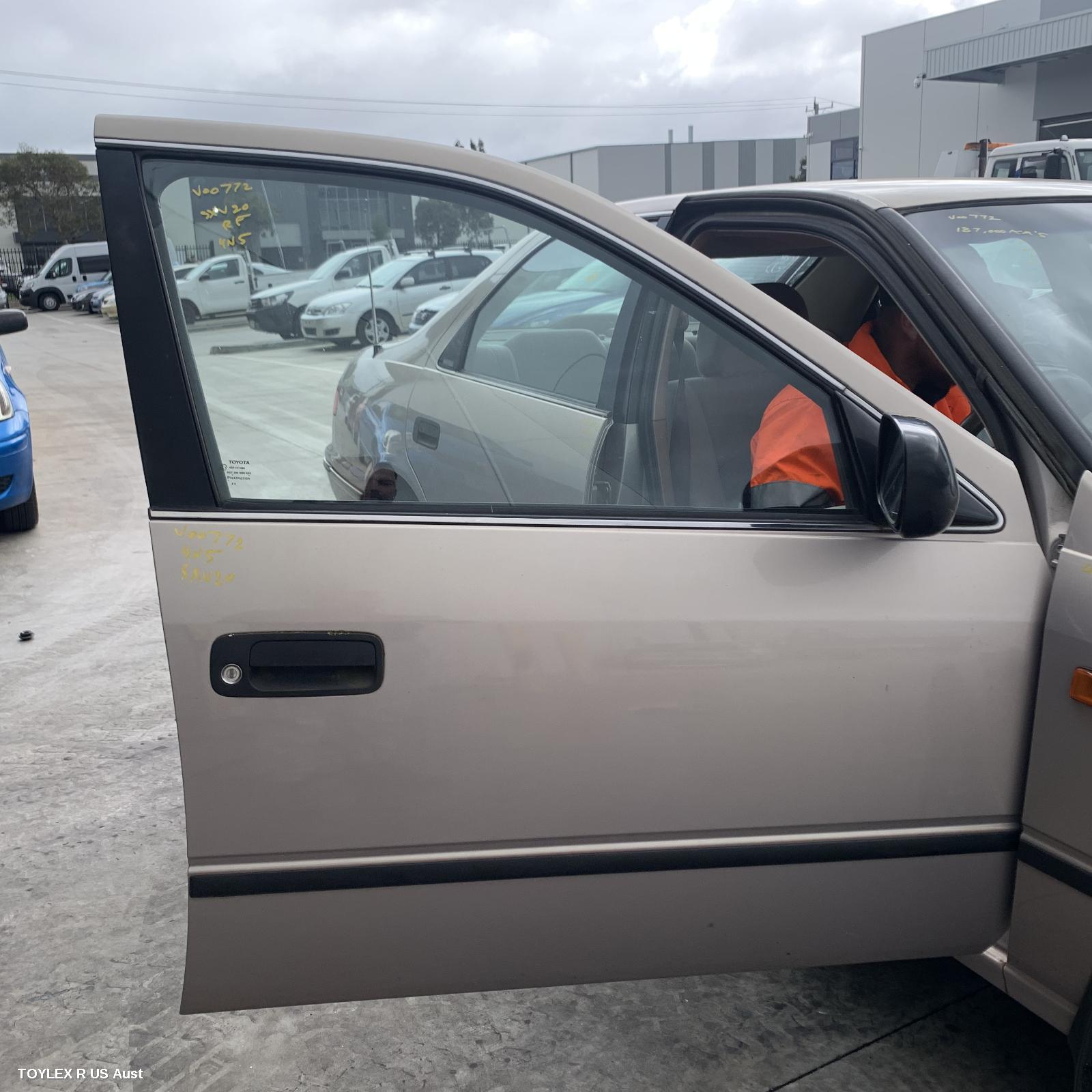 TOYOTA CAMRY 2000 Right Front Door SK20