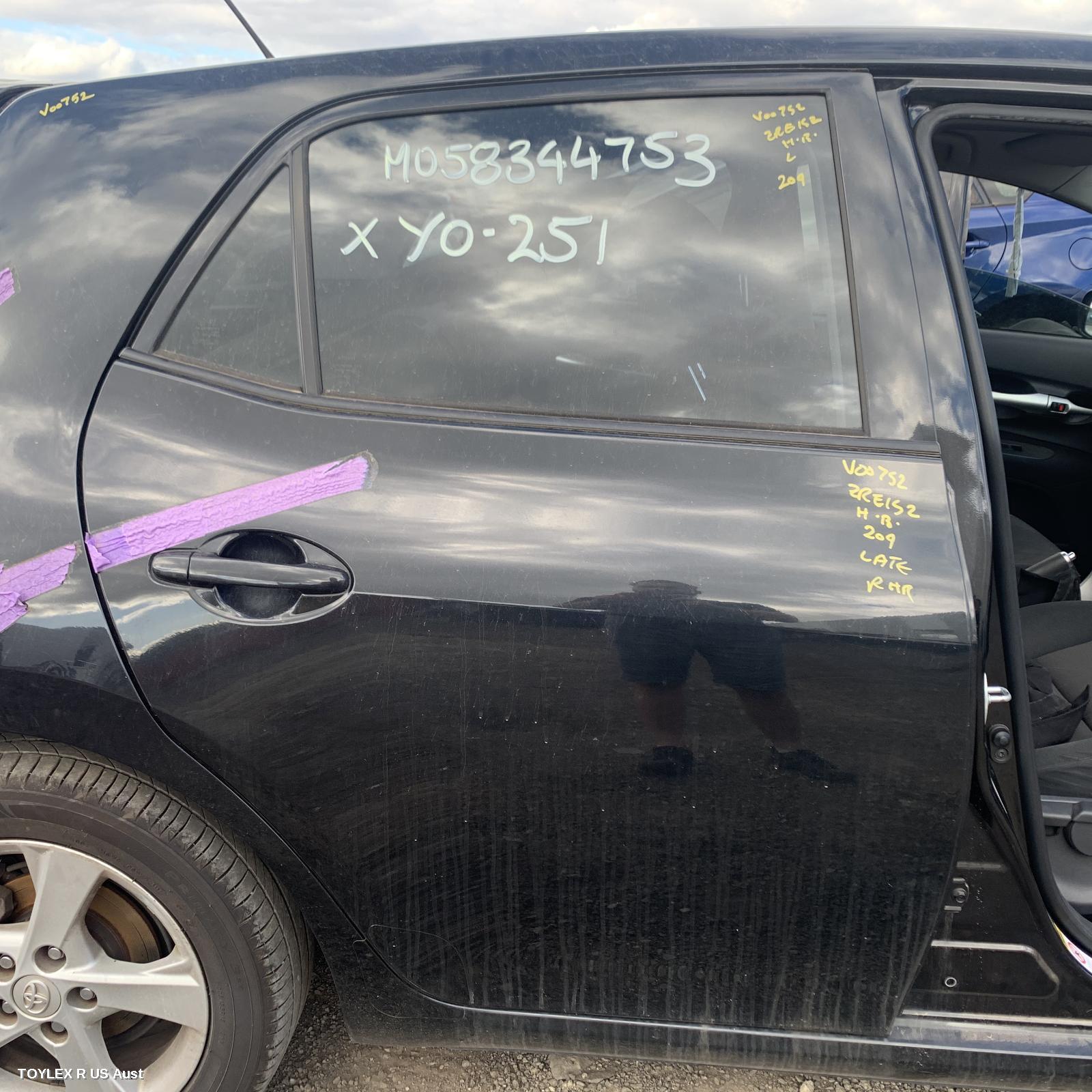TOYOTA COROLLA 2010 Right Rear Door Sliding ZRE152R, HATCH