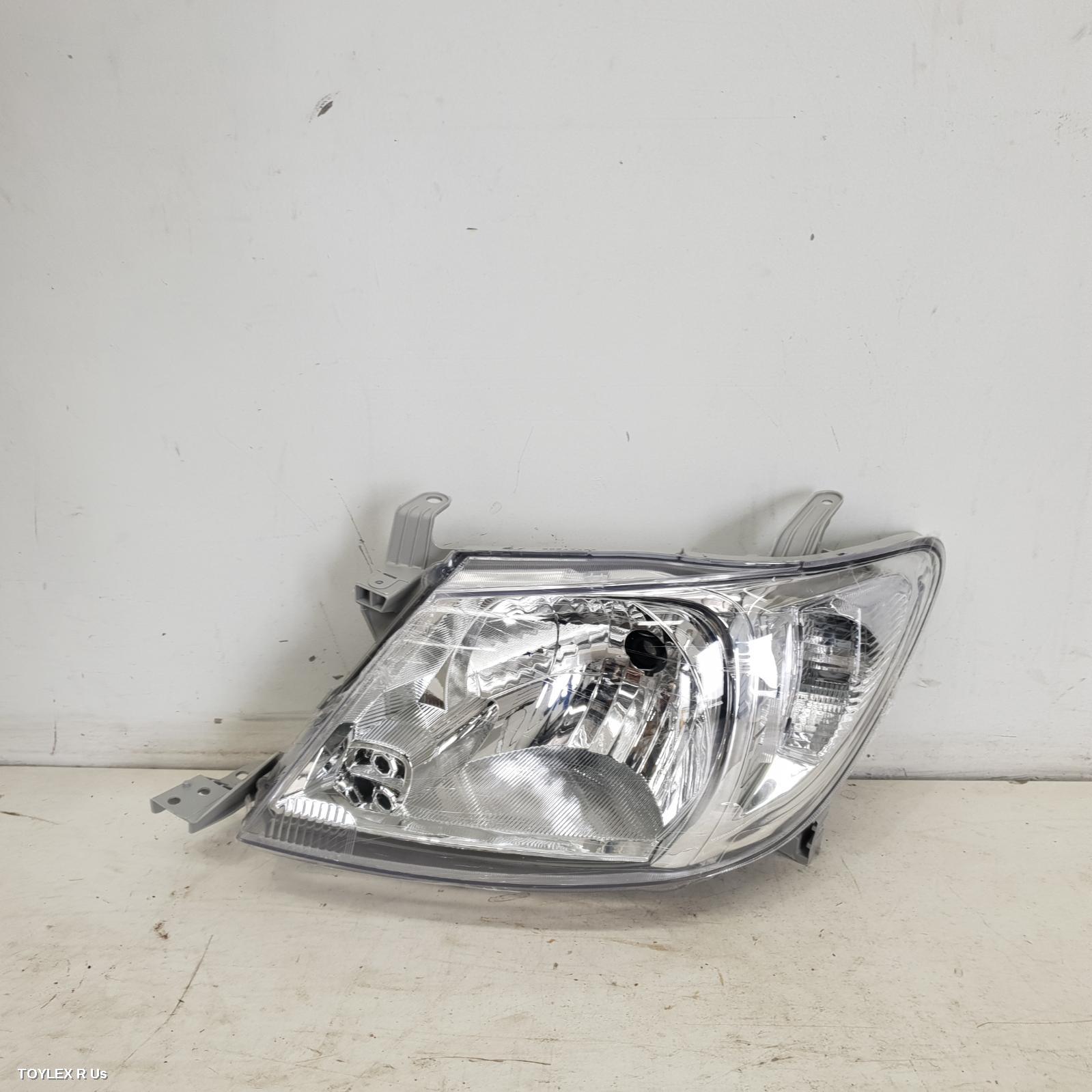 TOYOTA HILUX 2010 Left Headlamp