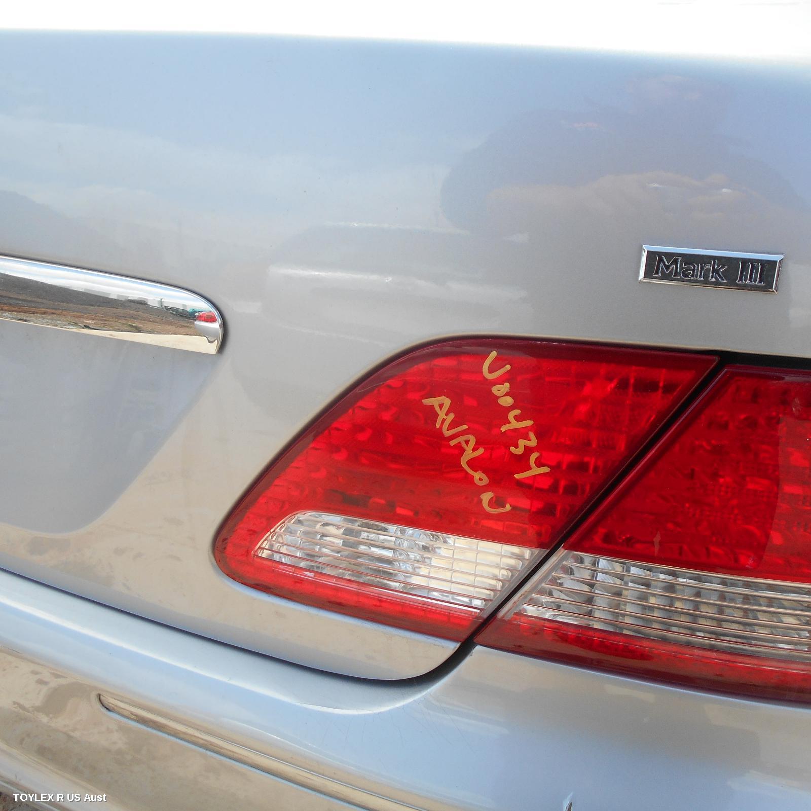 TOYOTA AVALON 2005 Rear Garnish BOOTLID LAMP (RH SIDE), MCX10R