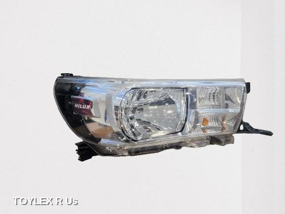 TOYOTA HILUX 2018 Right Headlamp W/ HALOGEN TYPE