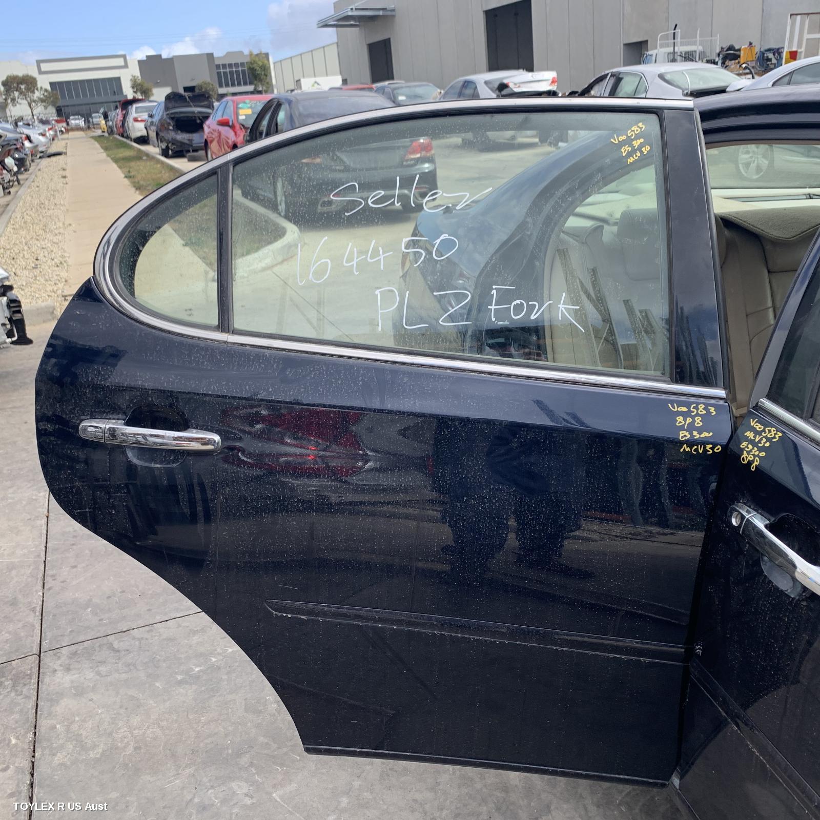 LEXUS ES300 (92-05) 2001 Right Rear Door Sliding MCV30