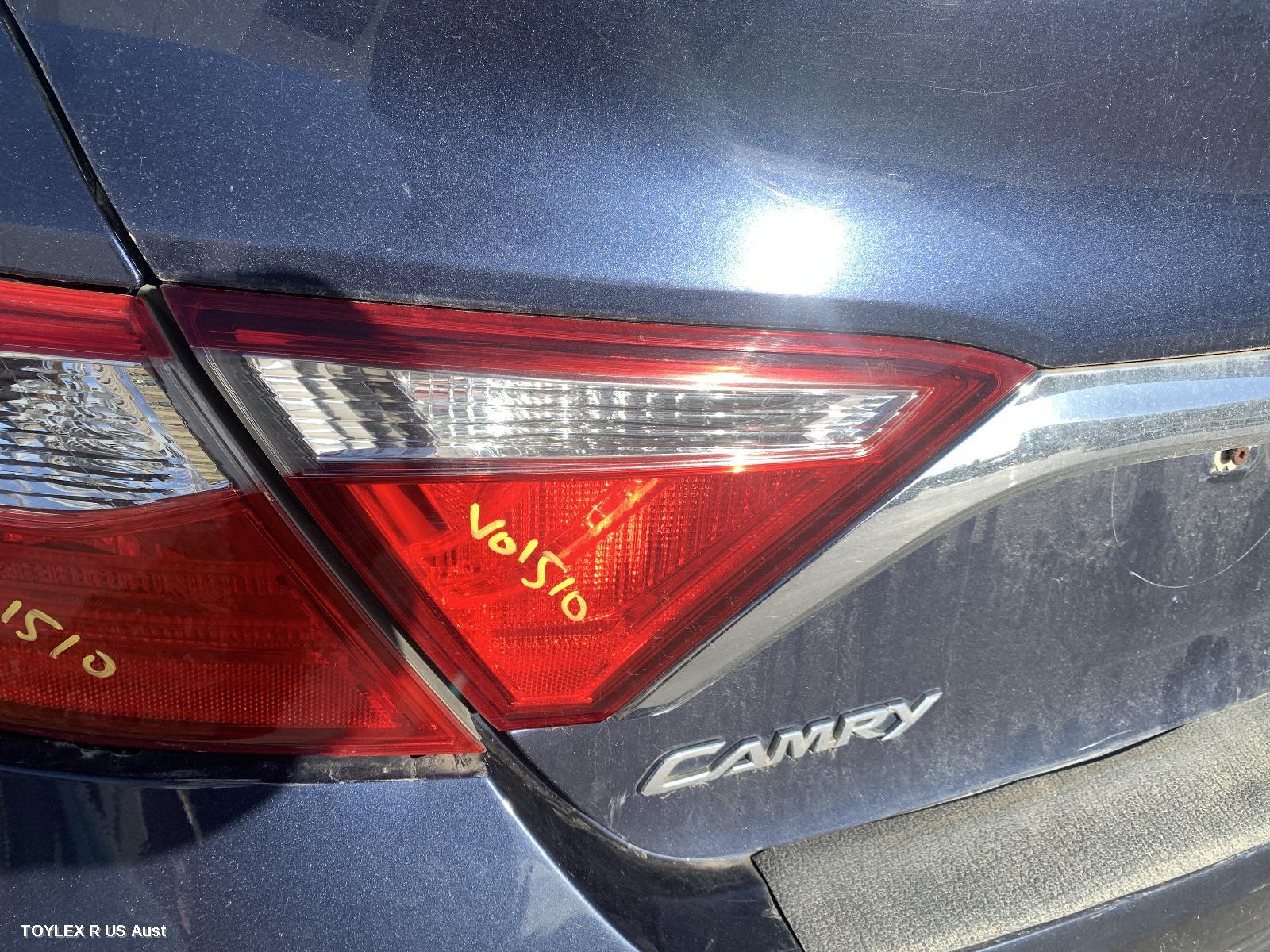 TOYOTA CAMRY 2015 Rear Garnish BOOTLID LAMP (LH SIDE), AVV50, HYBRID