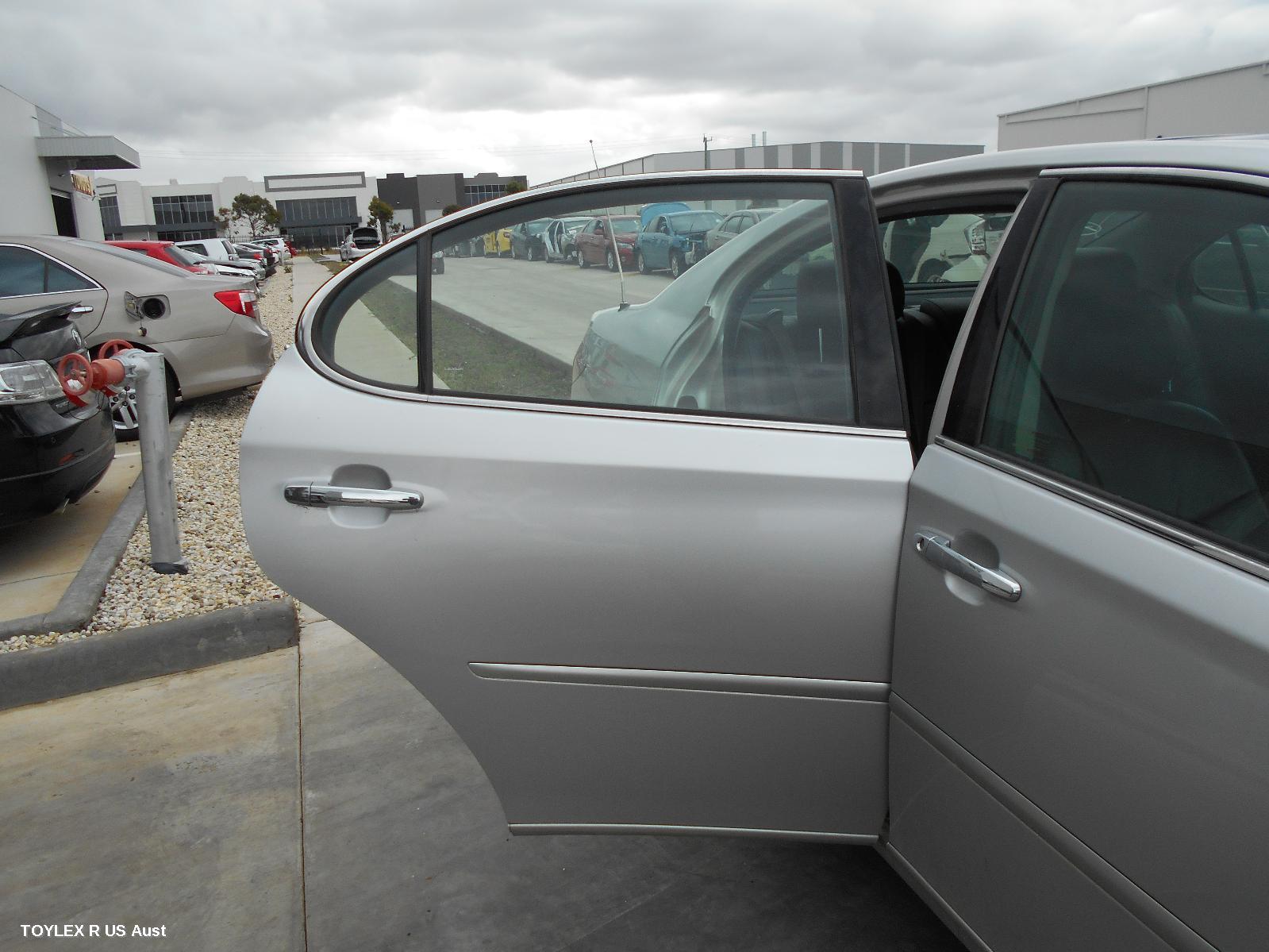 LEXUS ES300 (92-05) 2002 Right Rear Door Sliding MCV30