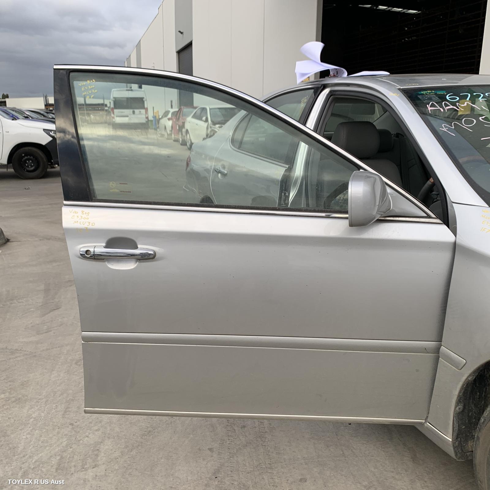 LEXUS ES300 (92-05) 2005 Right Front Door MCV30