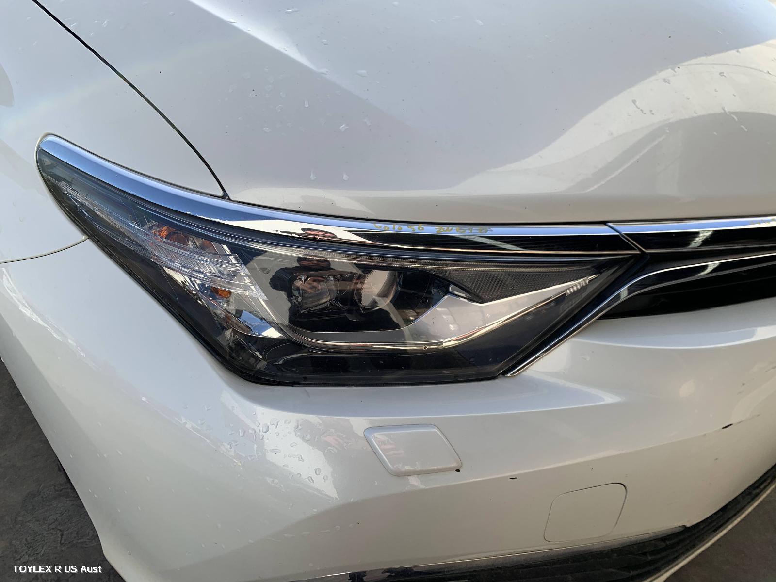 TOYOTA COROLLA 2016 Right Headlamp ZWE186R, HATCH, HYBRID, LED TYPE