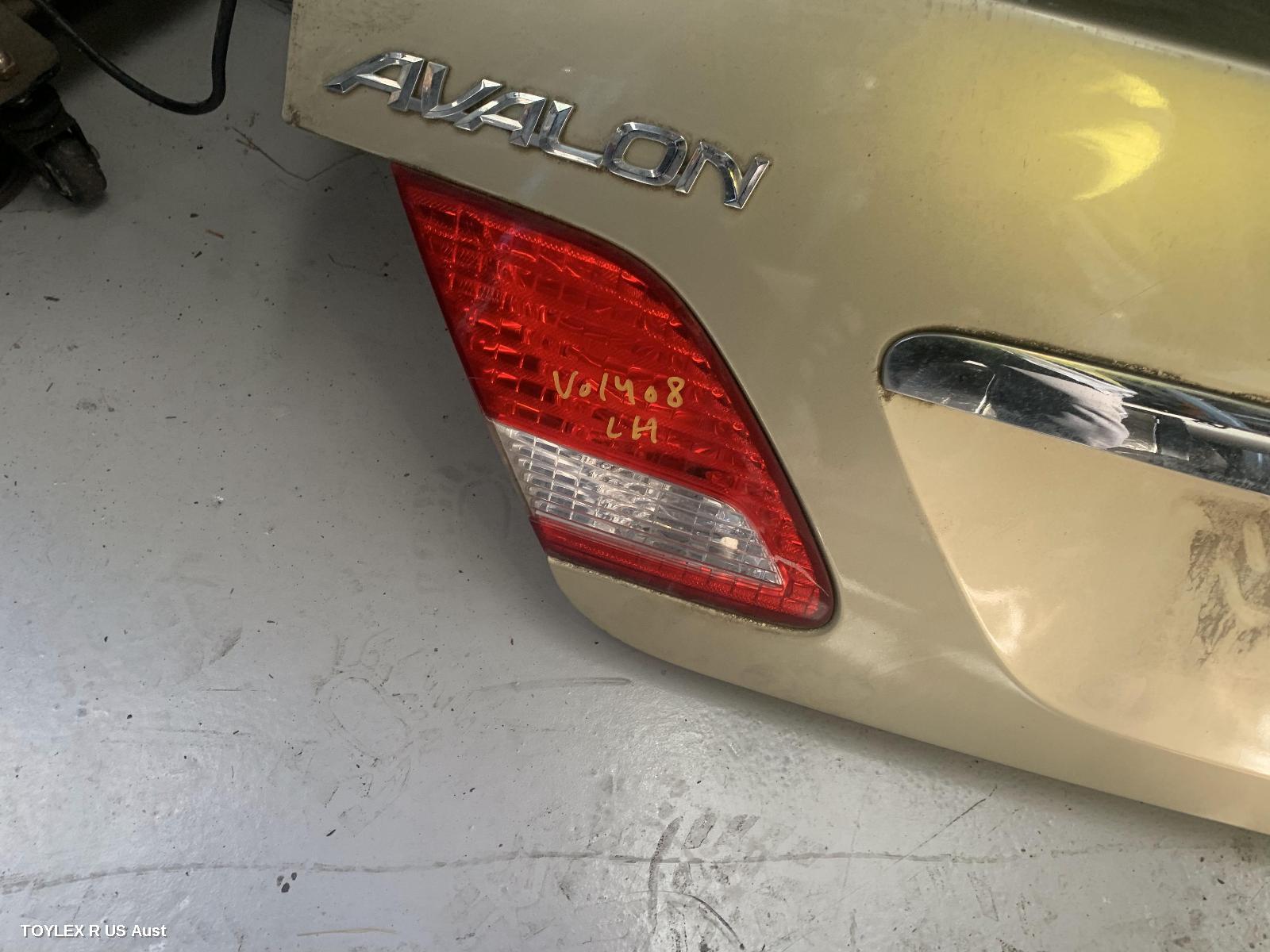 TOYOTA AVALON 2004 Rear Garnish BOOTLID LAMP (LH SIDE), MCX10R