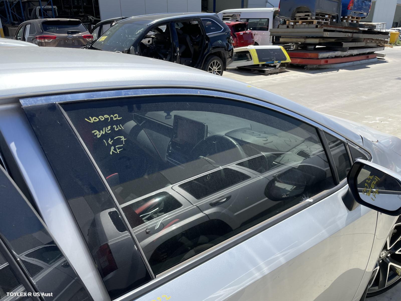 TOYOTA COROLLA 2019 Right Front Door Window E210, HATCH
