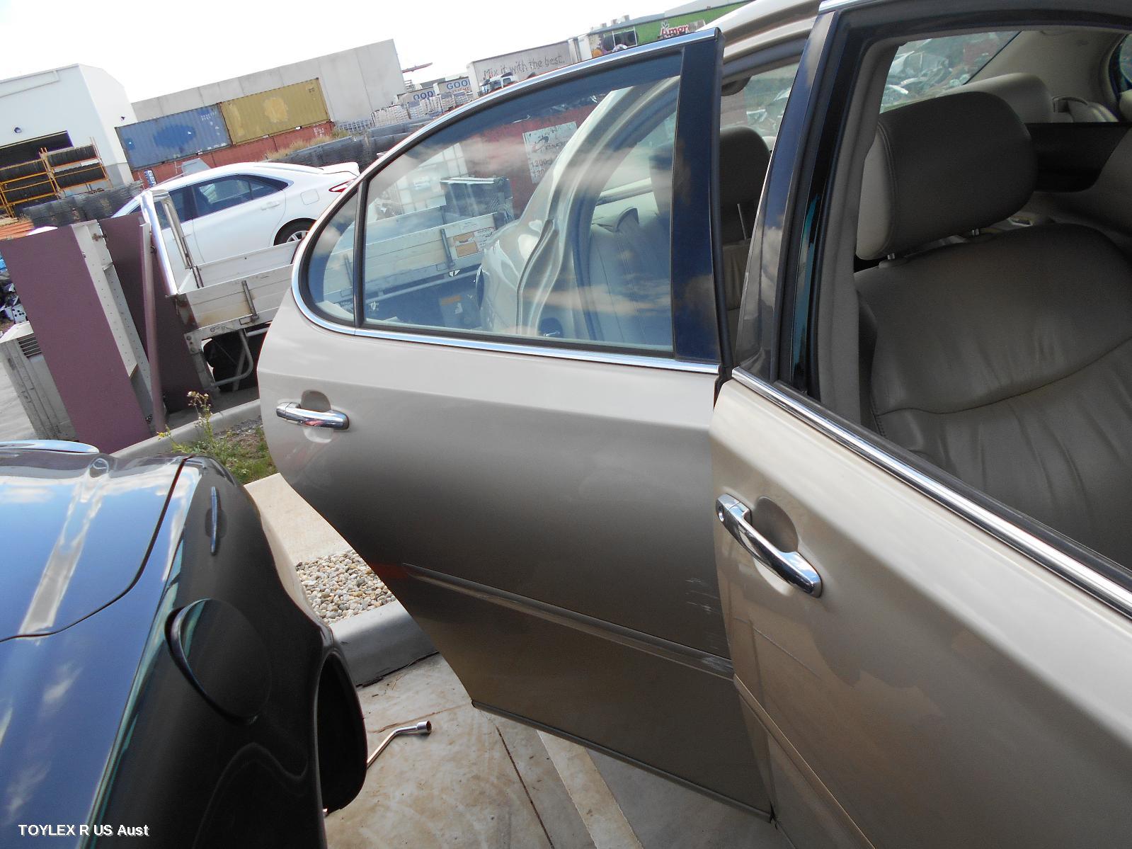 LEXUS ES300 (92-05) 2002 Right Rear Door Sliding MCV30