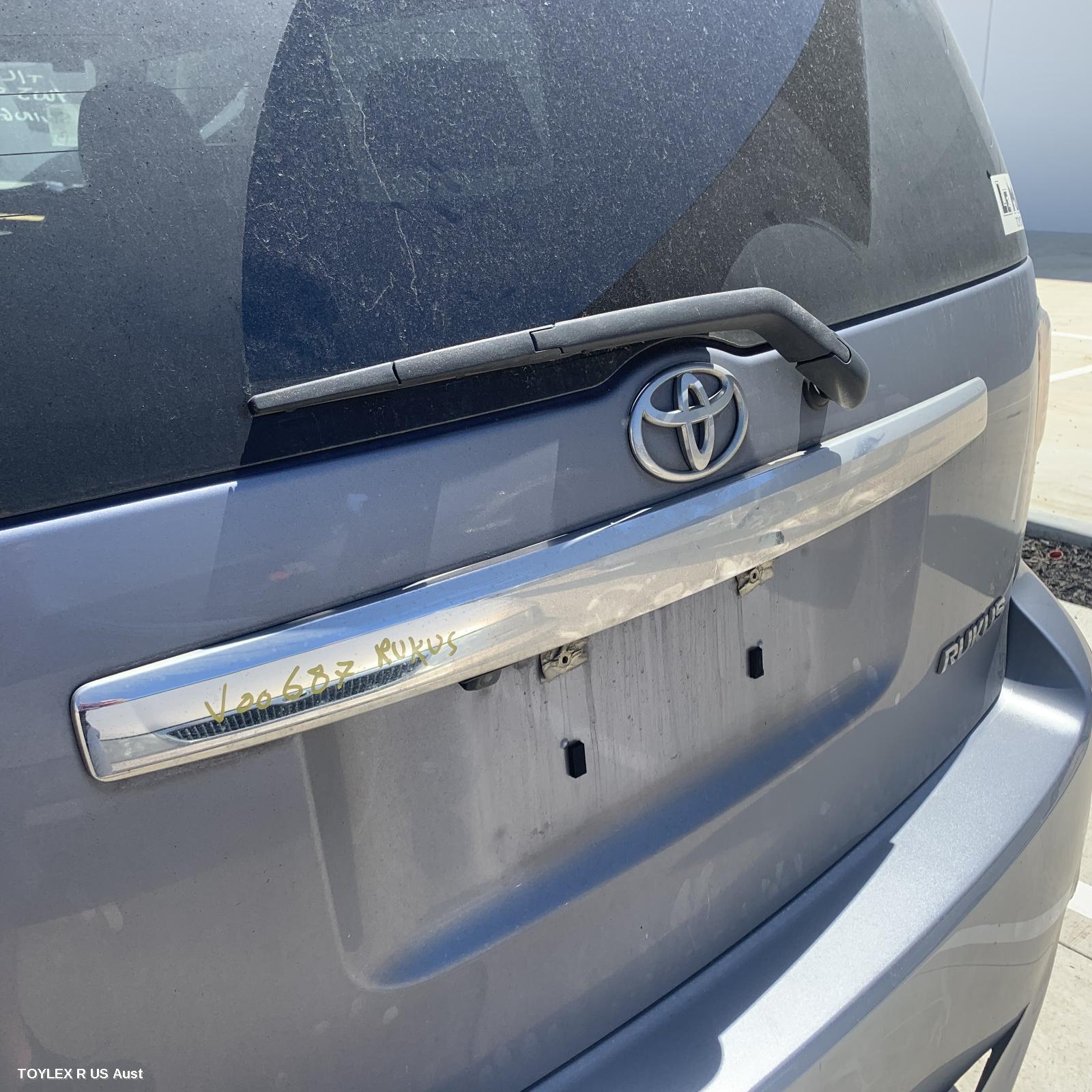 TOYOTA RUKUS 2012 Rear Garnish TAILGATE GARNISH (CENTRE), AZE151R