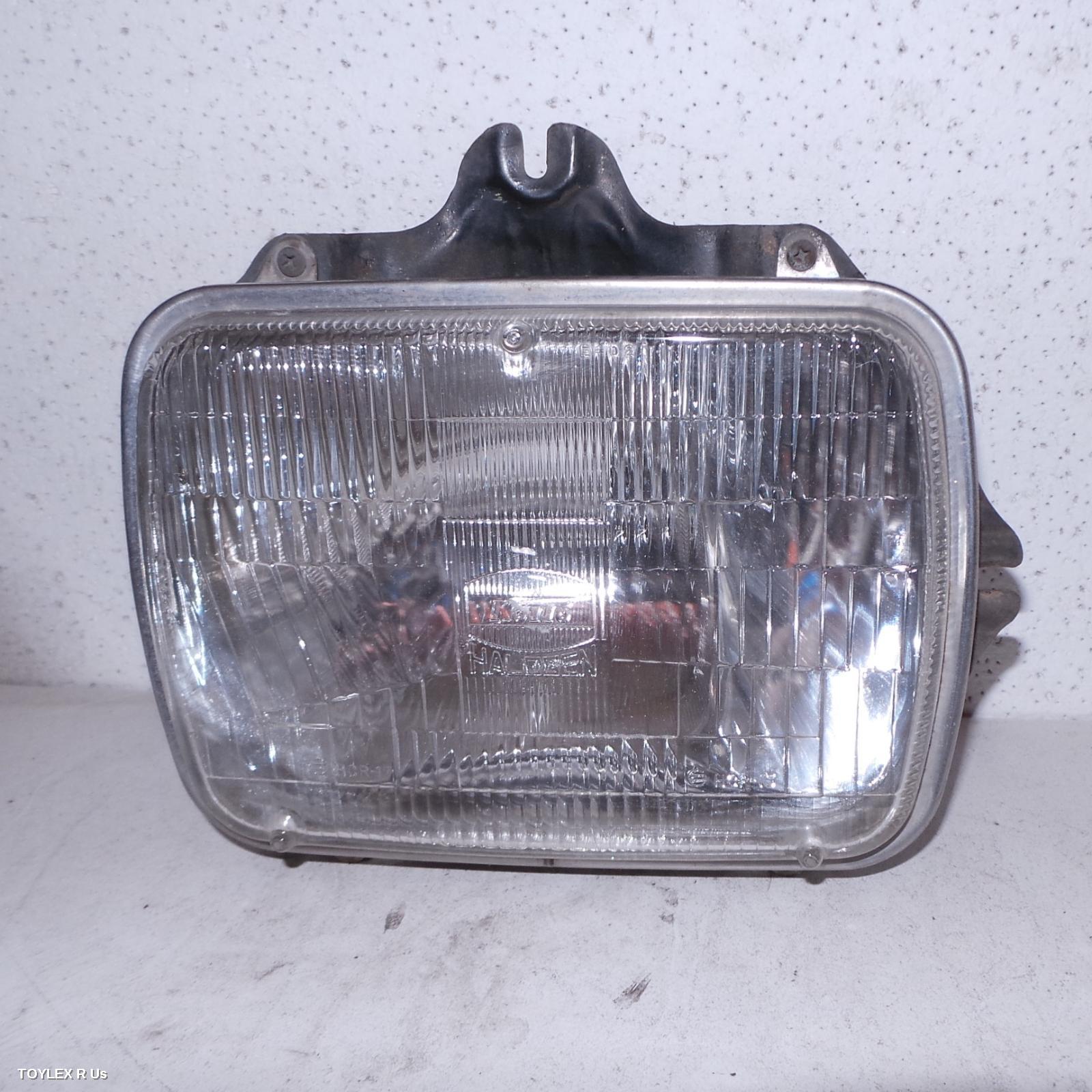 TOYOTA HILUX 2002 Right Headlamp SEALED BEAM