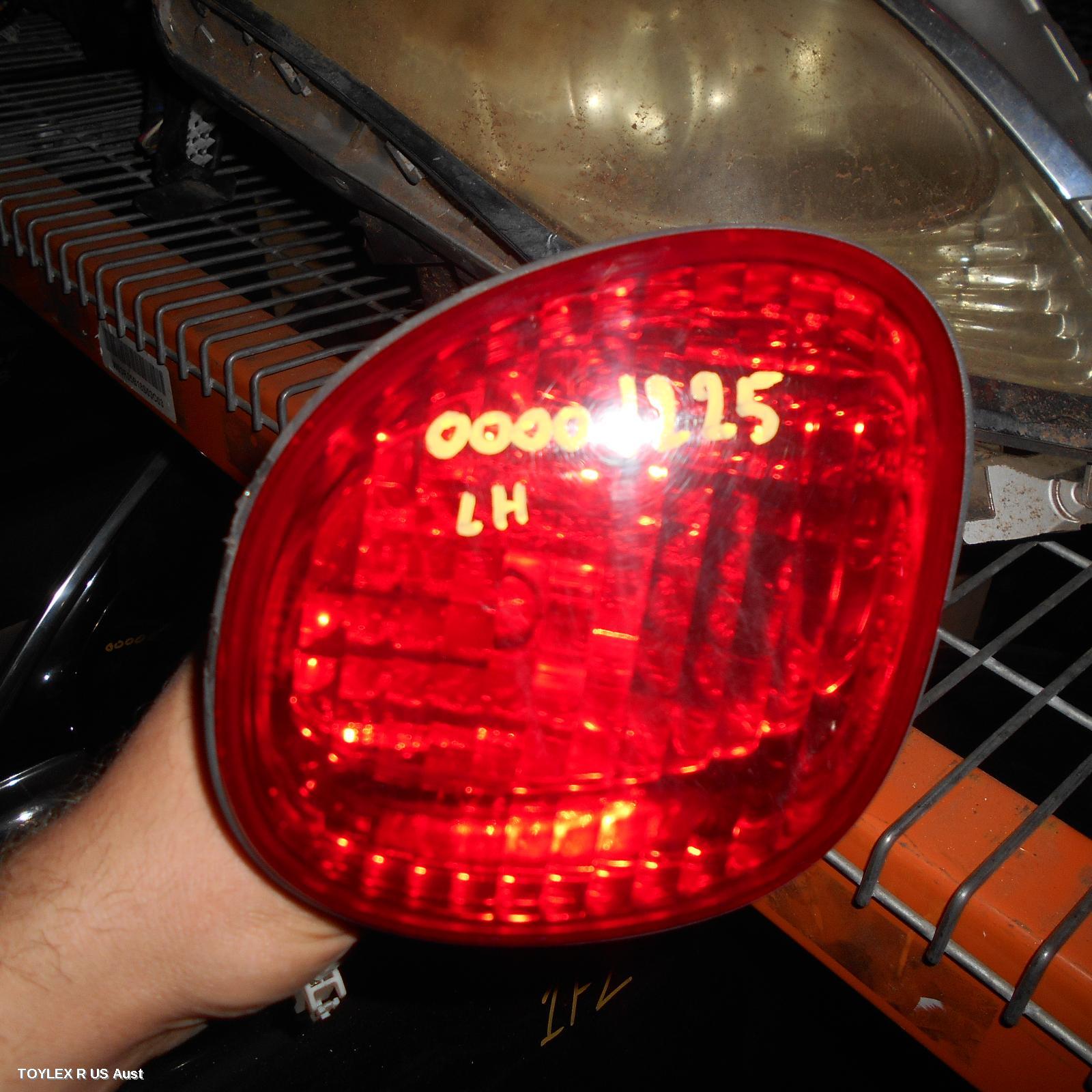 LEXUS GS 1999 Rear Garnish BOOTLID LAMP (LH SIDE)