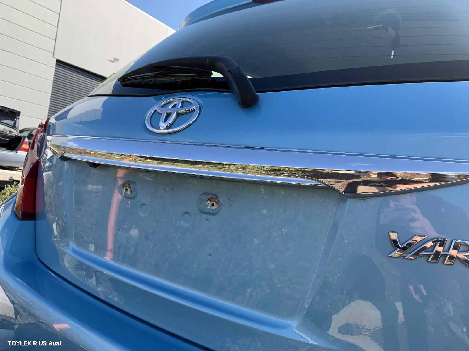 TOYOTA YARIS 2015 Rear Garnish LIFTGATE GARNISH (CENTRE), NCP13#