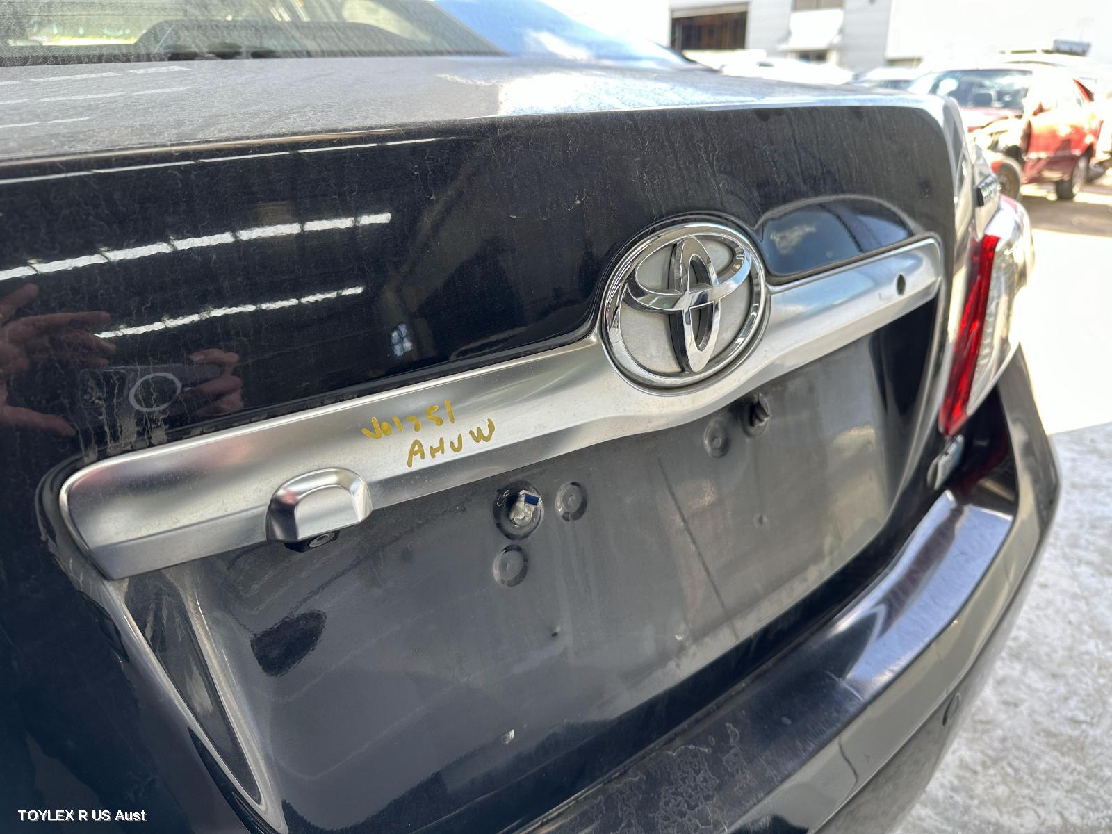 TOYOTA CAMRY 2010 Rear Garnish BOOTLID GARNISH (CENTRE), HYBRID/HYBRID LUXURY, AHV40