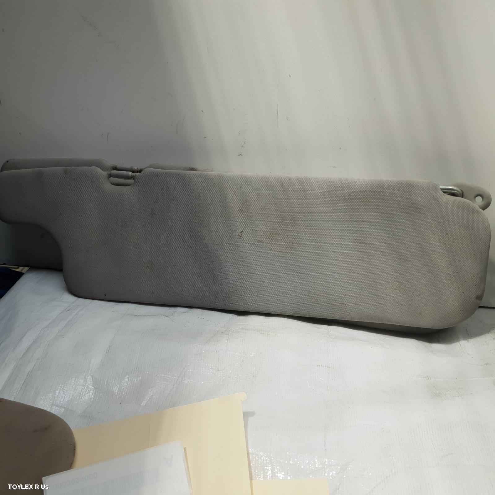 TOYOTA LANDCRUISER 1999 Sunvisor 78/79 SERIES, RH SIDE, GREY, VINYL