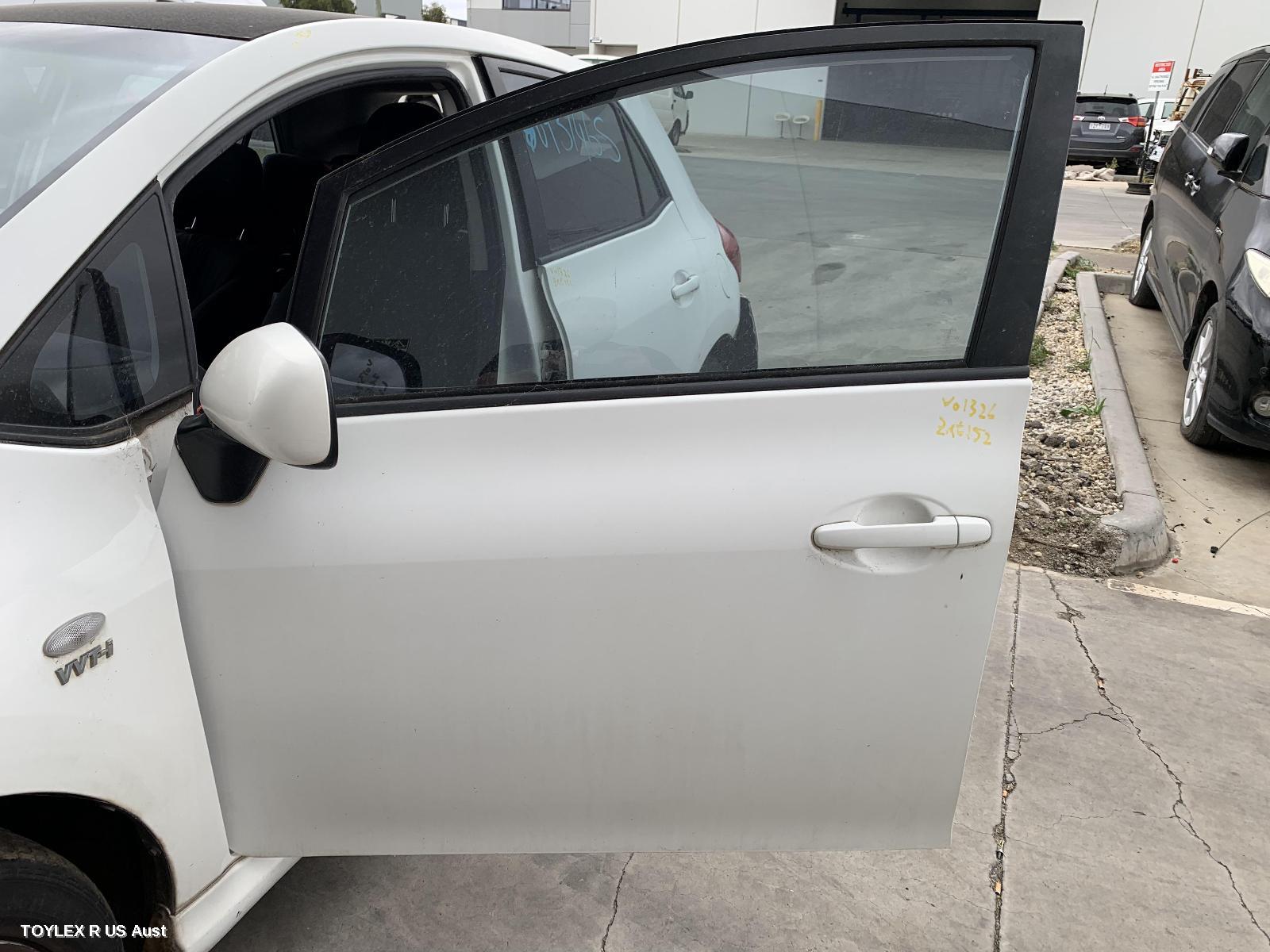 TOYOTA COROLLA 2009 Left Front Door ZRE152R, HATCH