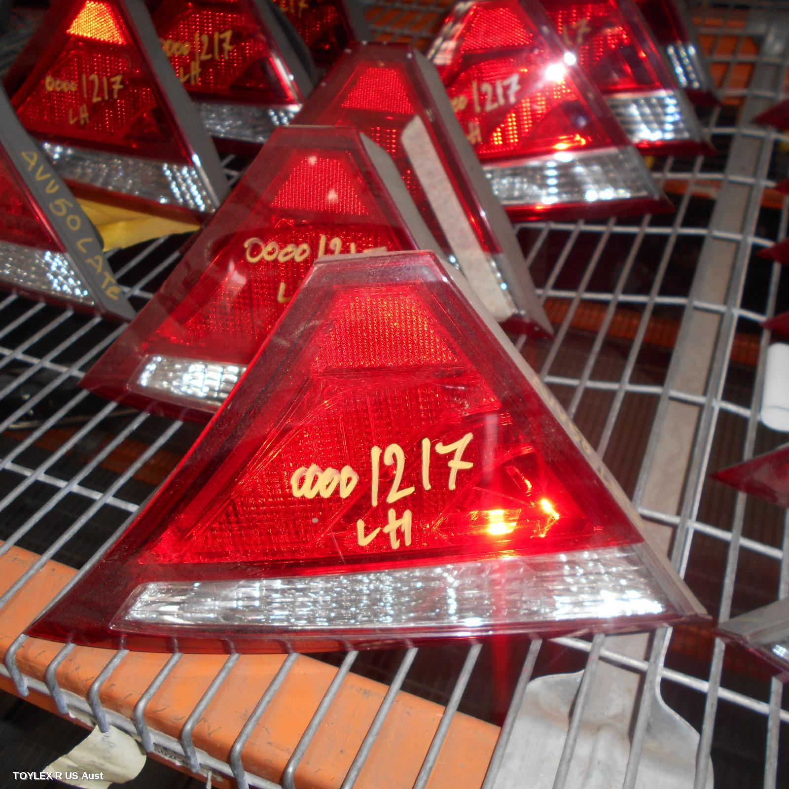 TOYOTA CAMRY 2016 Rear Garnish BOOTLID LAMP (LH SIDE), ACV50