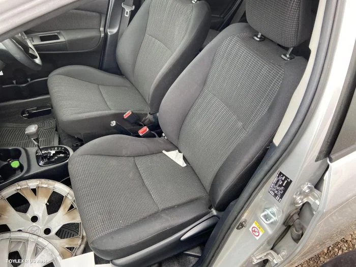 Toyota yaris front seats for sale new arrivals
