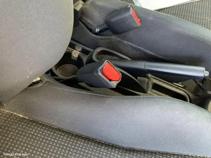 Toyota yaris seat belt store